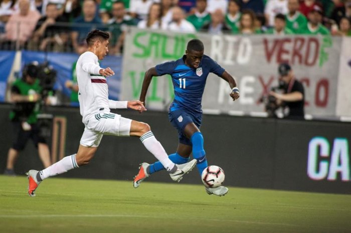 Estados Unidos derrota 1-0 a México en renovado clásico de la Concacaf