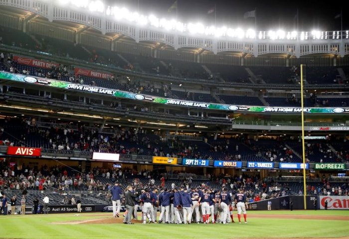 Yankees y Atléticos a playoffs; Medias Rojas establecen marca