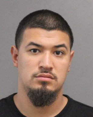 Hispano arrestado por intento de robo a una mujer en Elmont