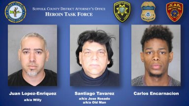 Tres hispanos acusados por operación de drogas en barbería de Port Jefferson Station