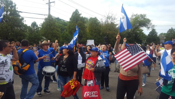 Beneficiarios del TPS celebran en Brentwood, Nueva York (Videos y Fotos