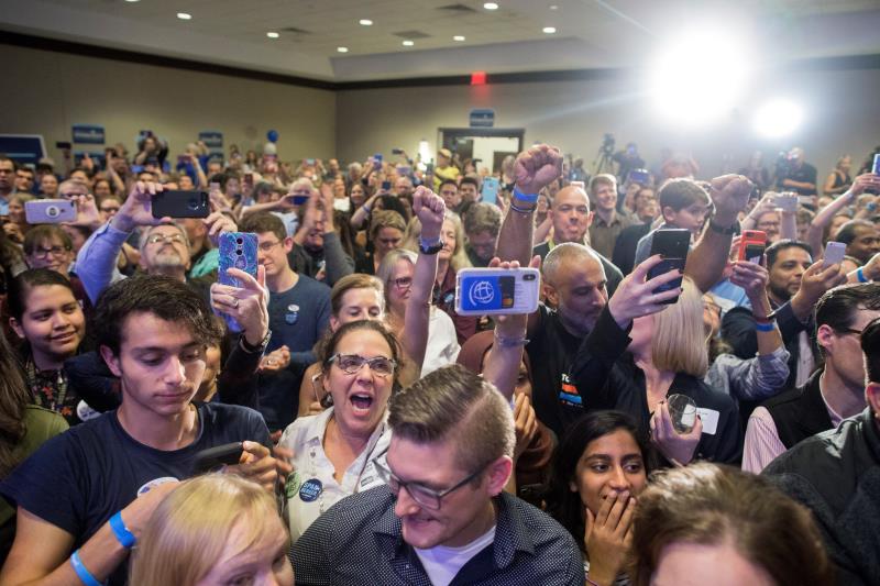 Los demócratas ganan mayoría en la Cámara de Representantes y frenan a Trump