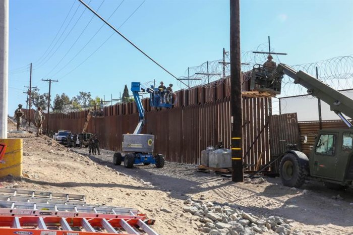 EEUU refuerza su frontera mientras que migrantes centroamericanos van llegan a Tijuana