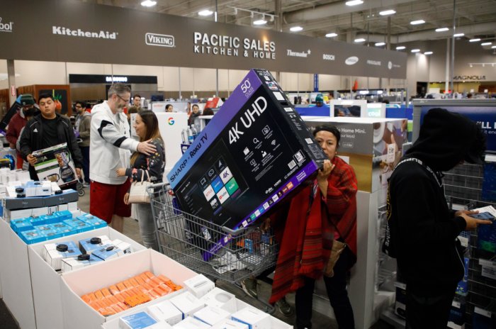 Locura de compras en un "Black Friday" con temperaturas congelantes