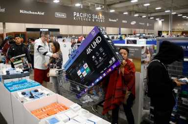 Locura de compras en un "Black Friday" con temperaturas congelantes