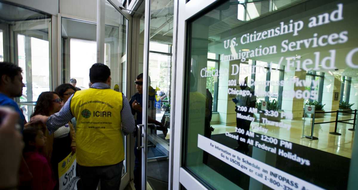 ICE libera a centenar de indocumentados en terminal de autobuses 