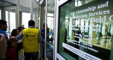 ICE libera a centenar de indocumentados en terminal de autobuses 