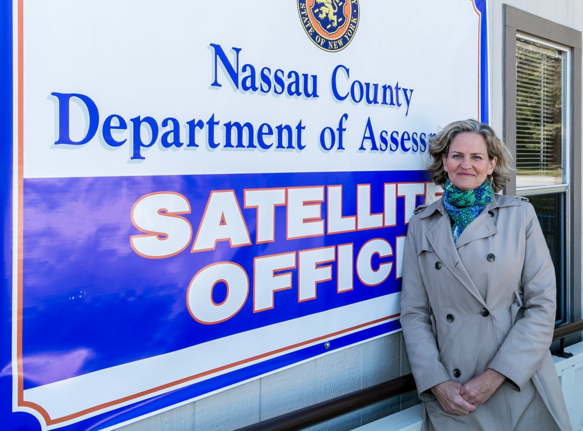 Condado de Nassau abre oficinas móviles para evaluación de propiedades