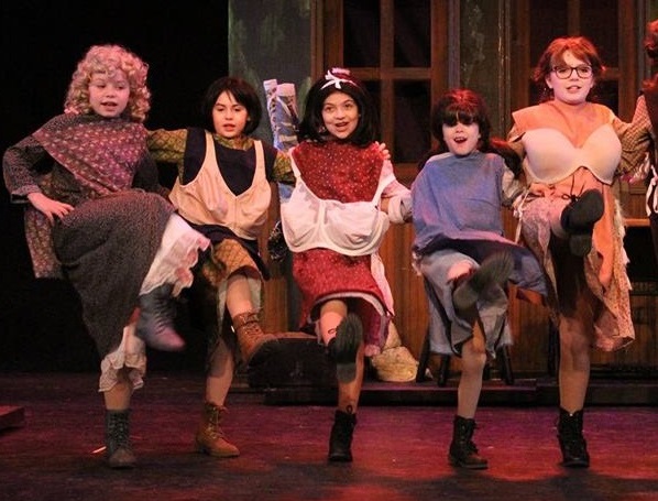 Exitoso musical Annie se presenta en el escenario de Long Island