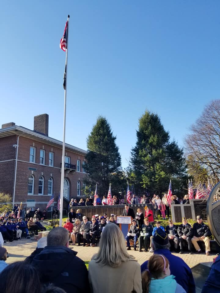 Pueblo de Huntington celebró con honor y orgullo el Día de los Veteranos