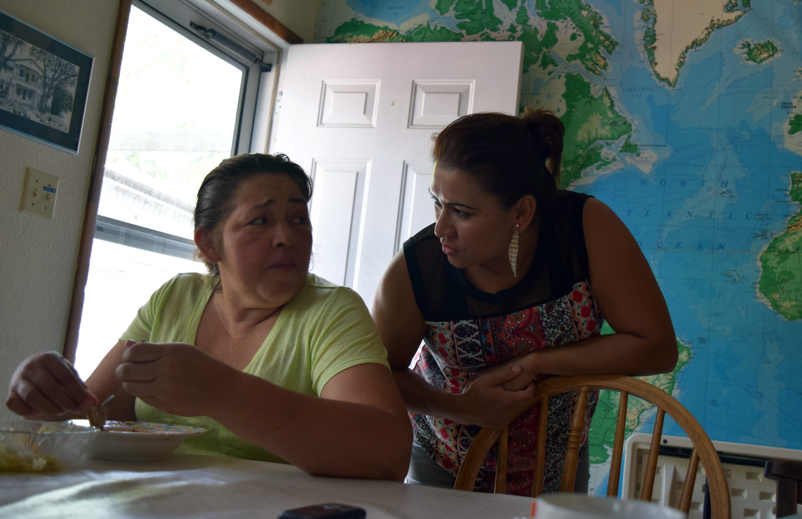 Miles de inmigrantes en alerta por la propuesta de 'carga pública' del gobierno