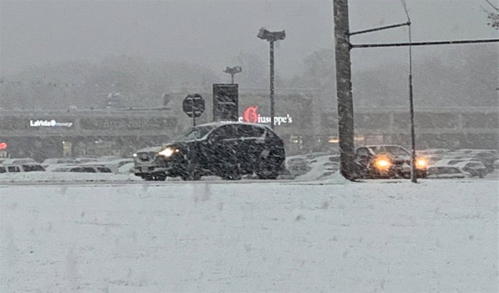 Acumulación de nieve en Long Island causó accidentes y retrasos en las vías