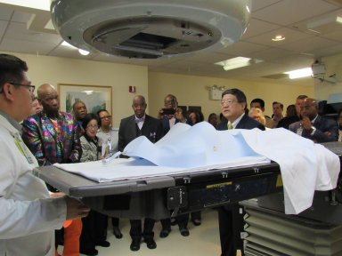Hospital de Queens inaugura equipo mejorado para su Centro de cáncer