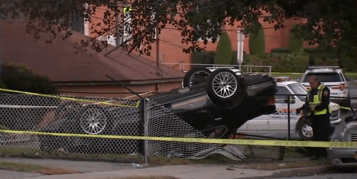 Conductor hispano muere y policía queda herido en accidente en Bay Shore