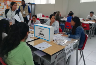 Peruanos de LI y NY votan este domingo por el Referéndum de la Constitución