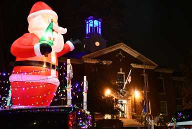 Desfile navideño del Pueblo de Islip atrae a miles de visitantes
