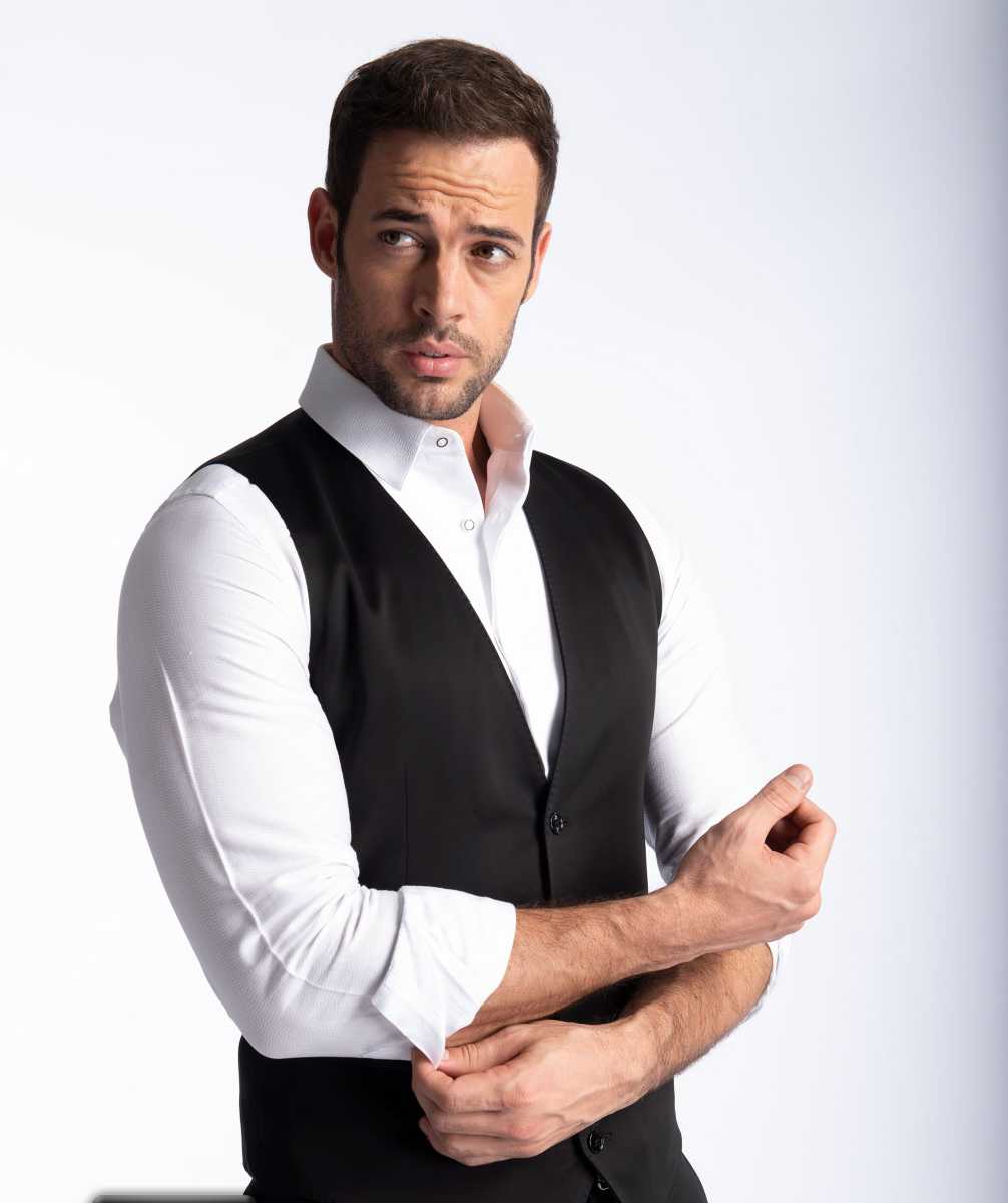 William Levy estrena divertida comedia Cinderelo