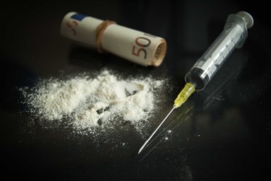 Hombre hispano entre siete detenidos por presunto tráfico de heroína