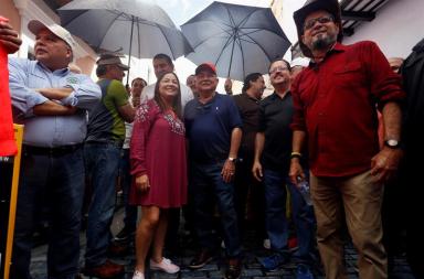 Grupo de 45 voluntarios de Nueva York llega a Puerto Rico para seguir reconstruyendo