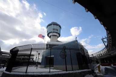 Reanudan aterrizajes en LaGuardia tras 40 minutos de suspensión por cierre