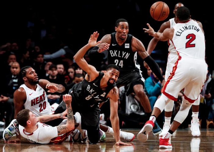 NY Knicks caen con el visitante Miami Heat y marcan la peor racha en la NBA