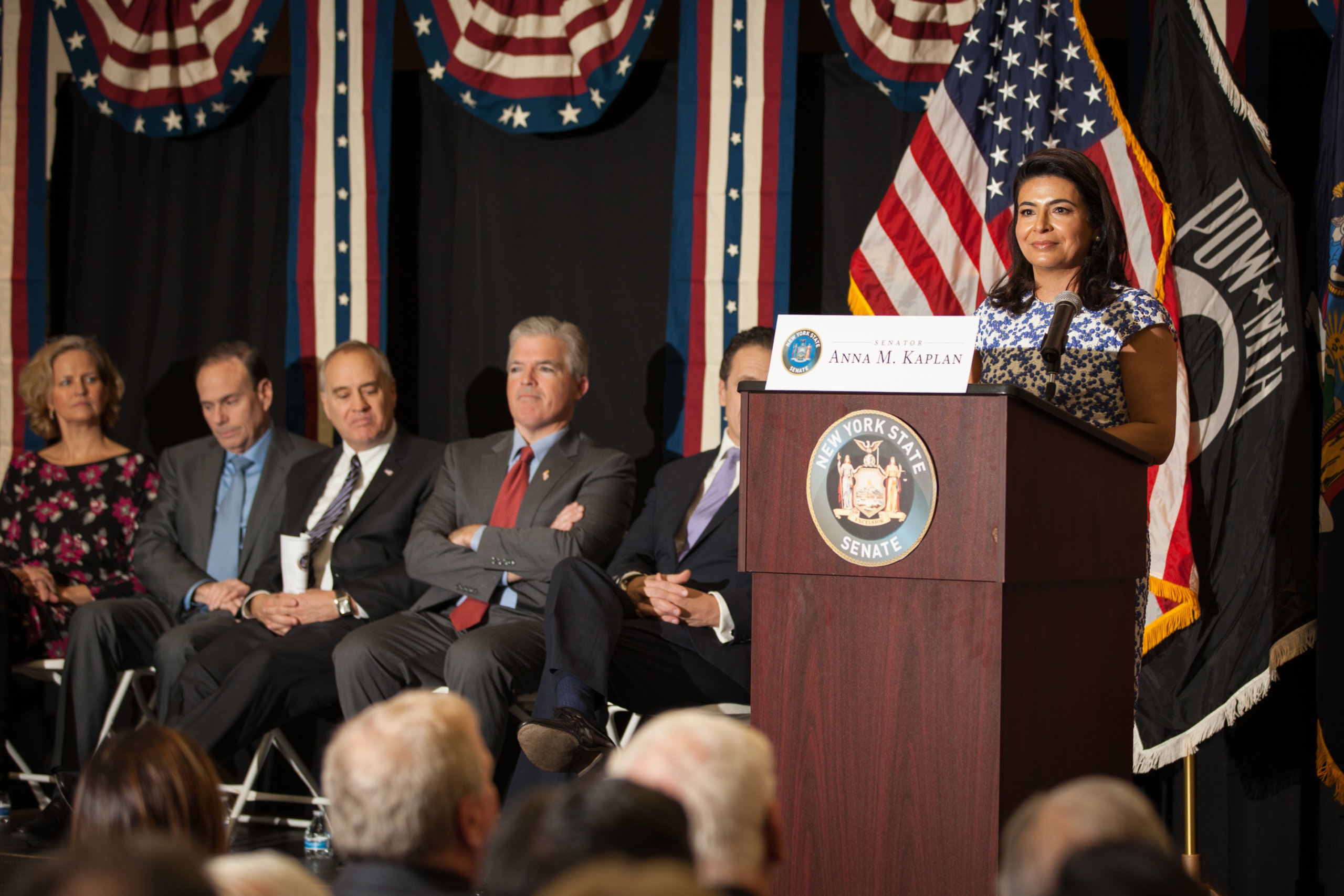 Juramentó Anna Kaplan, primera iraní-estadounidense elegida senadora estatal de Nueva York