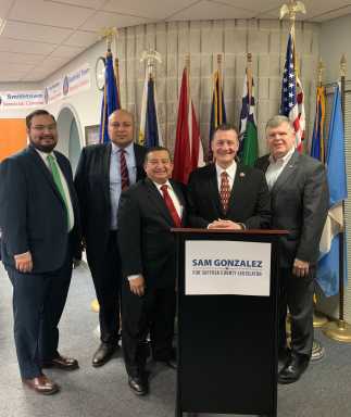 Jorge Guadron, respalda a Sam González para legislador del condado de Suffolk