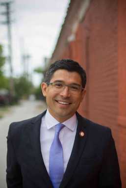 Menchaca despide a tres empleados justo antes de Navidad
