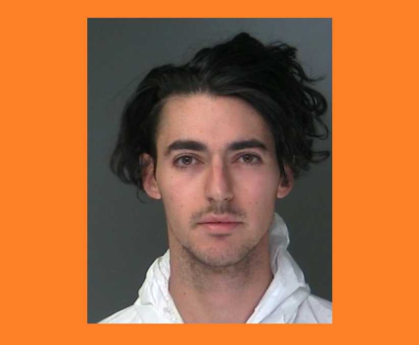 Hombre de Center Moriches se declara culpable de asesinar a su madre