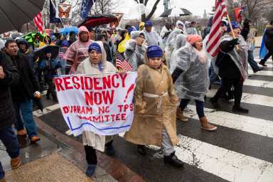 Portadores de TPS claman en Washington por una solución fija para su angustia