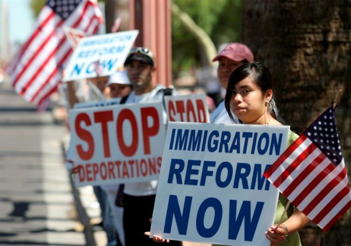 Campaña pide a inmigrantes elegibles que soliciten proceso de naturalización
