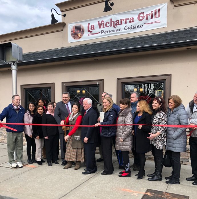 Inauguran Restaurante Peruano La Vicharra Grill en Glen Cove