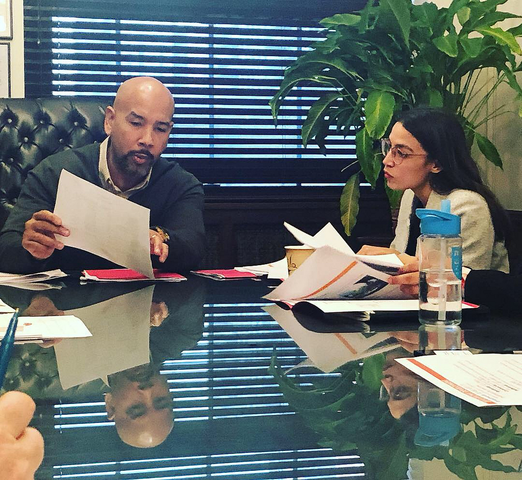 Presidente del Bronx se reúne con la congresista Alexandria Ocasio-Cortez