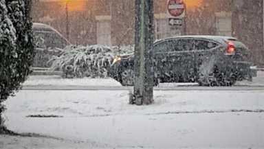 Advertencia de carreteras peligrosas y abren centros de calentamiento en Nassau