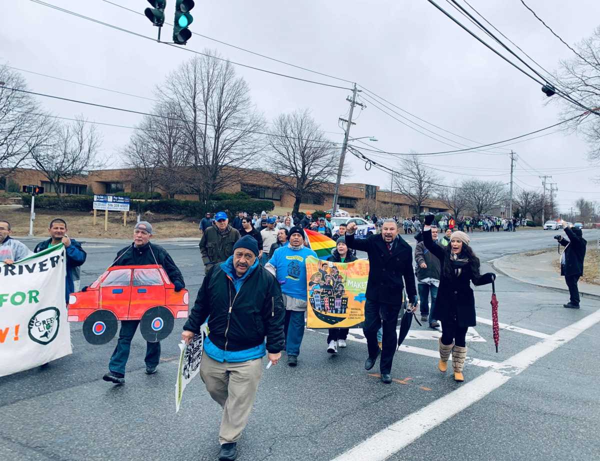 La comunidad grita en Brentwood: ¡Licencias de conducción para todos, ahora!