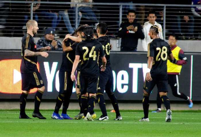 Mexicano Vela la gran figura del triunfo por goleada de LAFC sobre Timbers 
