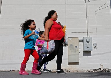 Critican al gobierno de Trump por querer deportar rápido a niños no acompañados