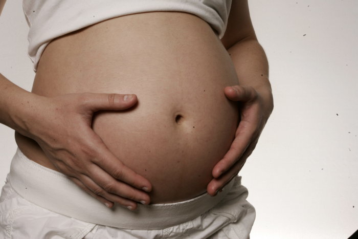 Fumar durante el embarazo duplica posibilidades de muerte repentina en bebés