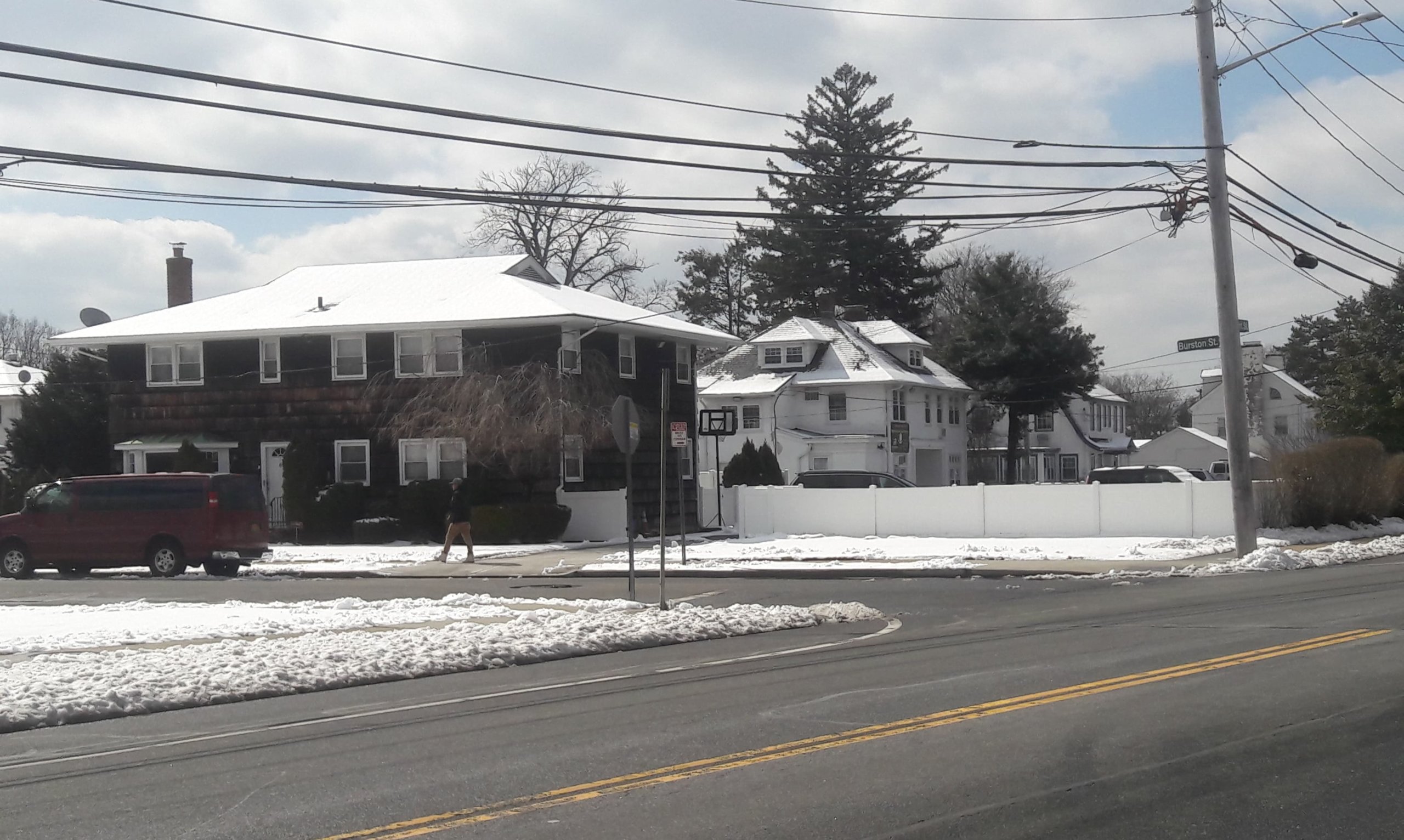 Long Island, Nueva York y estados cercanos con pulgadas de nieve y escuelas cerradas
