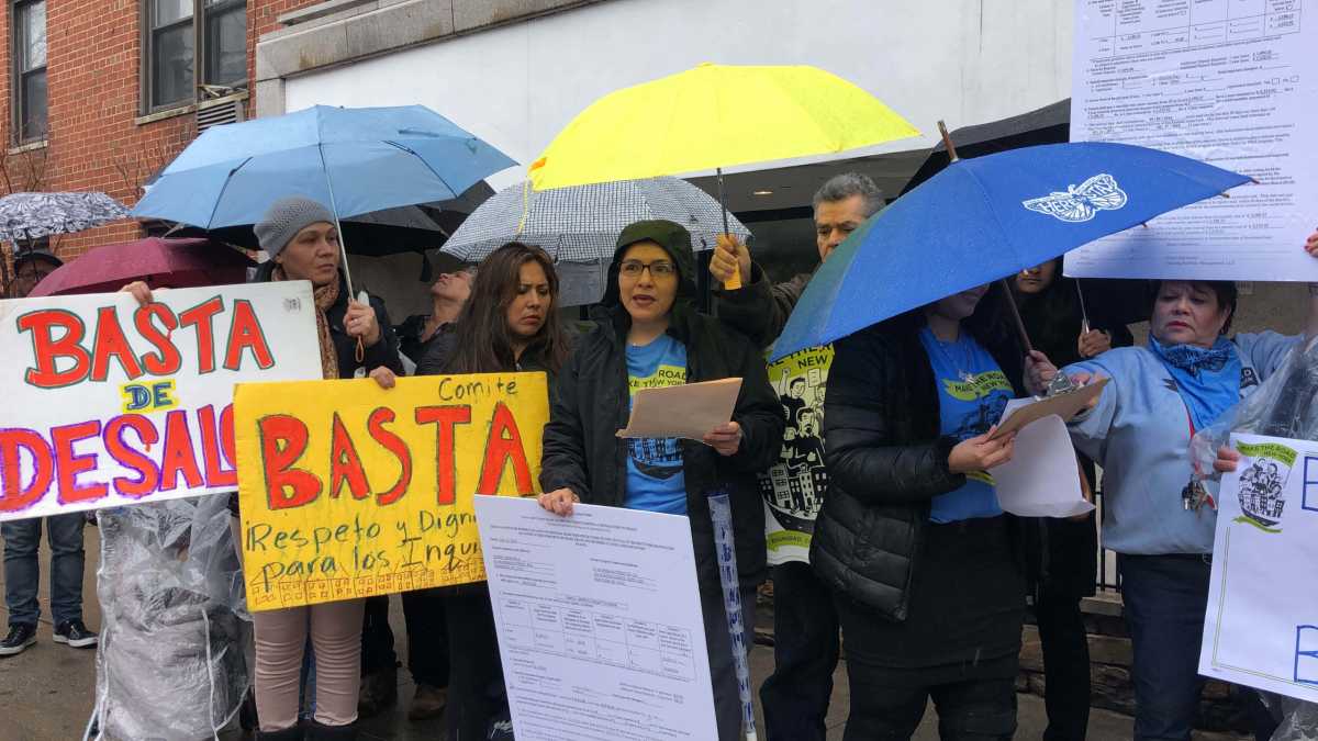‘Es un truco’: residentes de Queens piden se fortalezcan leyes de protección a los inquilinos