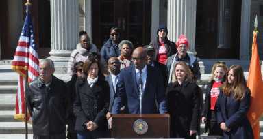 Legisladores instan al gobernador Cuomo a firmar proyecto de ley de almacenamiento seguro de armas