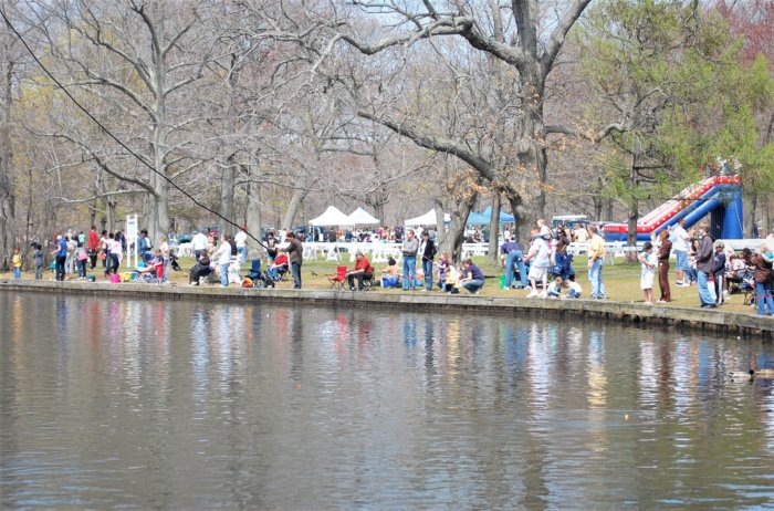 Invitan al festival de pesca familiar en Belmont Lake State Park