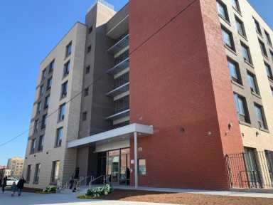 Inauguran nuevo edificio de vivienda asequible