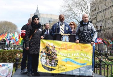 Continúa el apoyo a “Licencias para Todos” Presidente de Brooklyn lleva a cabo mitin durante celebración del Día de la Amistad Inmigrante