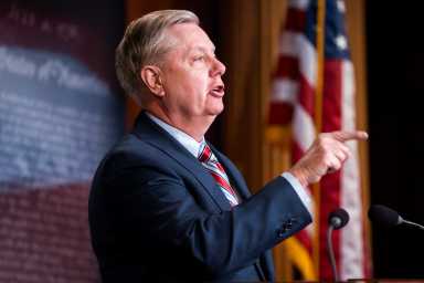 Graham se alía con Casa Blanca para facilitar deportaciones centroamericanos