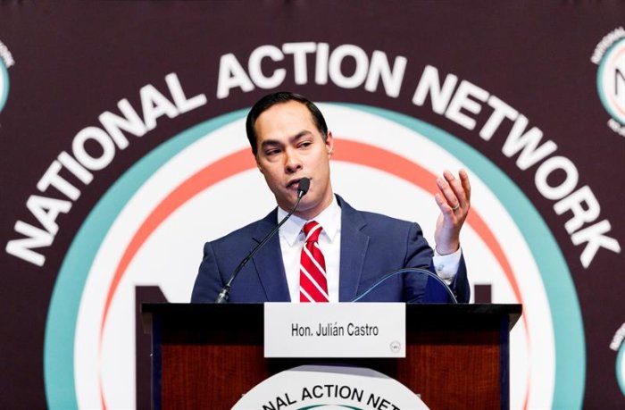 Julian Castro anuncia plan migratorio contrario a sistema de méritos de Trump