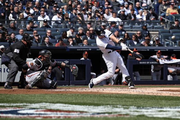 LeMahieu y Voit pegan jonrones seguidos en victoria de Yankees