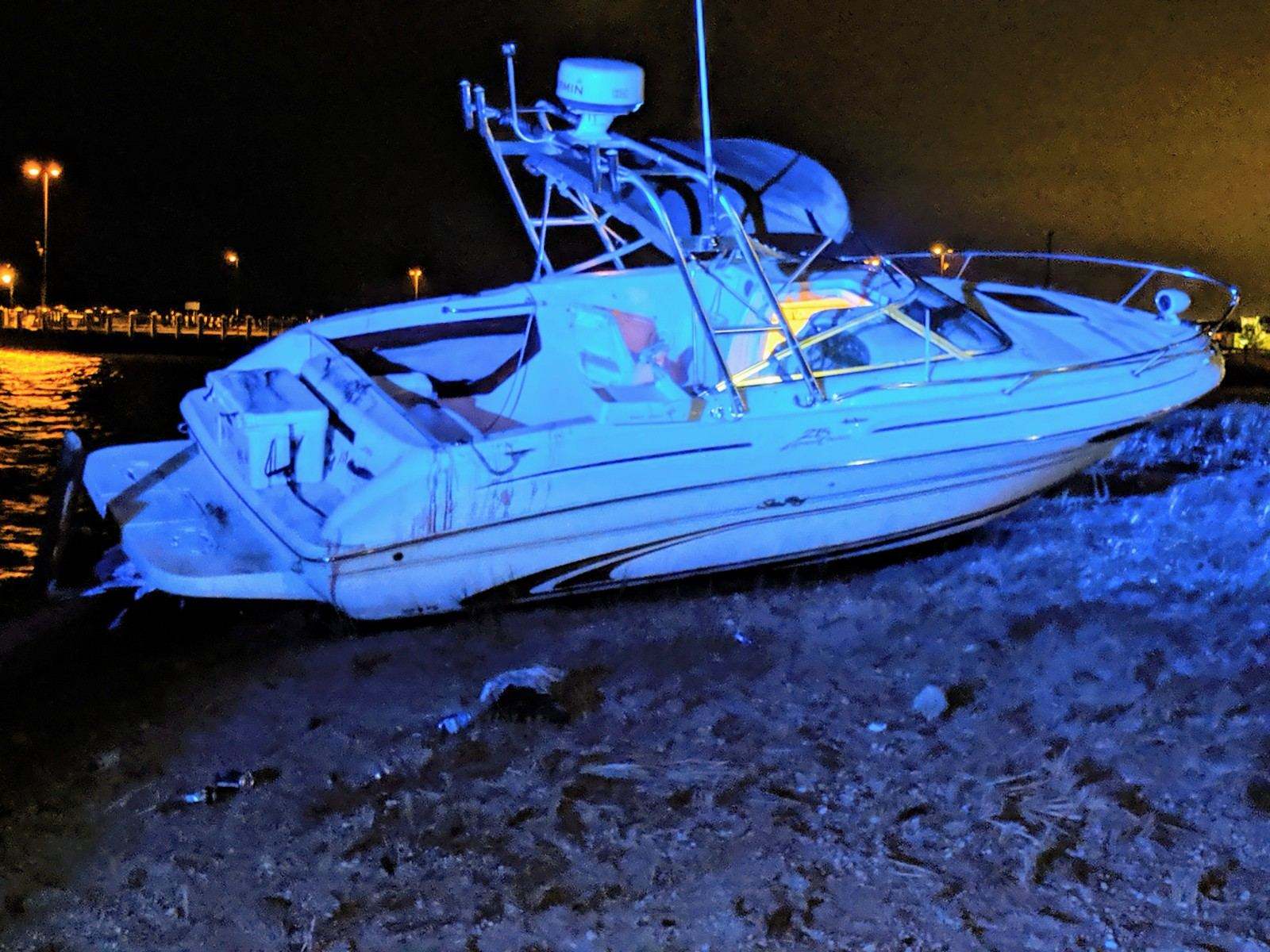 Hombre arrestado por BWI tras estrellarse con su bote en Bay Shore