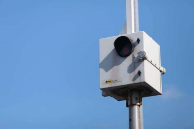 Alcalde anunció una rápida expansión del programa de cámaras de velocidad en zonas escolares