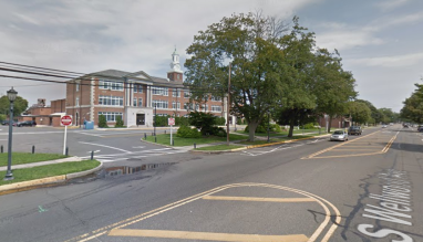 Guardia de cruce escolar arrestado por tocar a la fuerza a joven en Lindenhurst